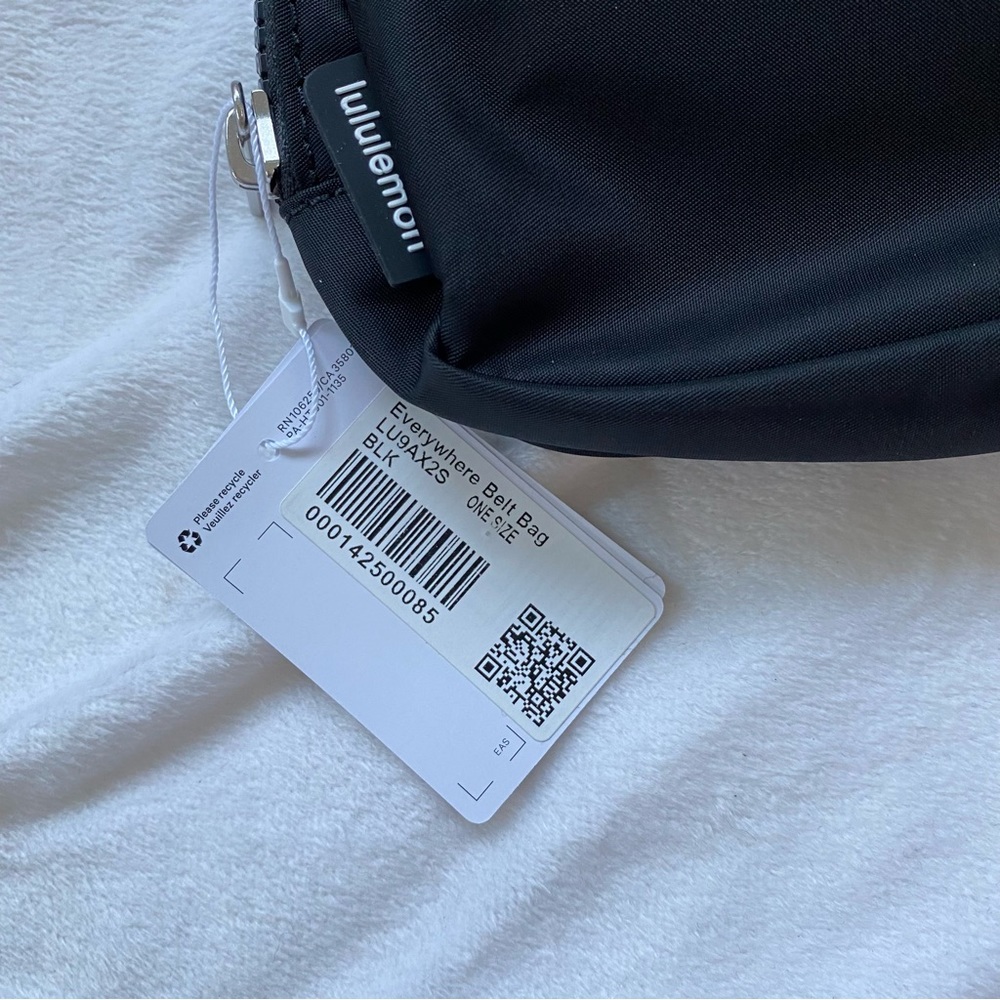 Lululemon Everywhere Belt Bag 1L Black Unisex NWT - Picture 14 of 14